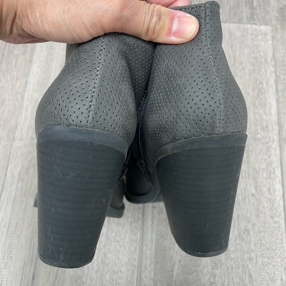 Esprit chunky heel booties, grey, size 7.5 - Picture 4 of 6